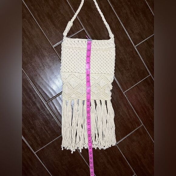 Accessories by Lindex Ivory Macrame crochet tasseled crossover - Picture 6 of 7